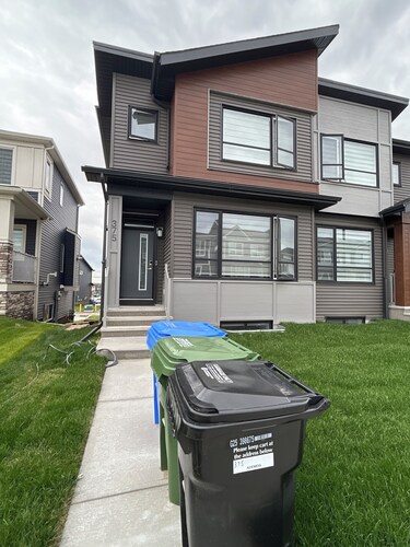 Slice Of Paradise! 2 bdrm suite close to Stoney Trail, YYC airport & Banff.