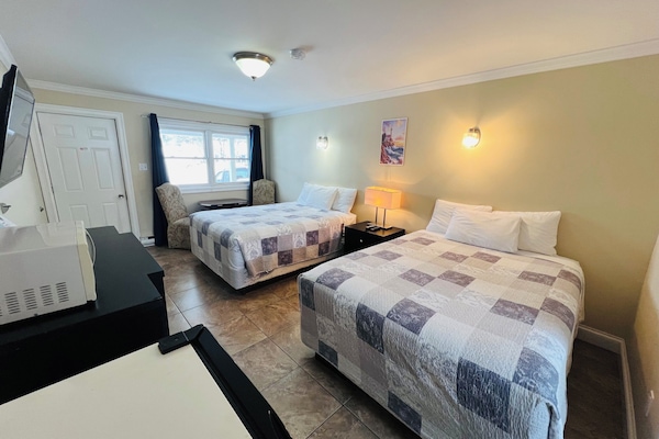 Double Room | Free WiFi, bed sheets