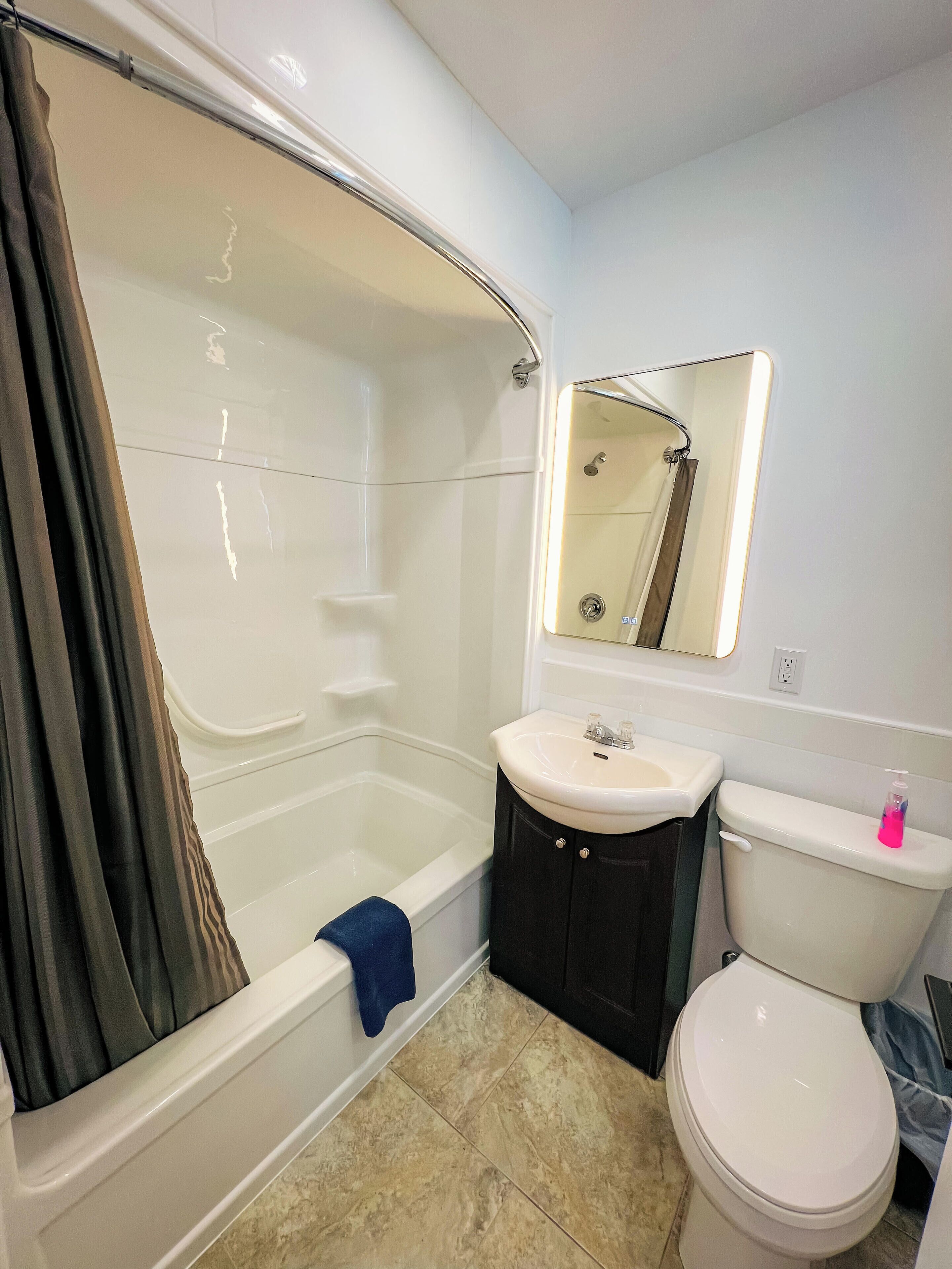 Suite Premium, 1 letto queen | Bagno | Combinazione doccia/vasca, set di cortesia gratuito, asciugacapelli
