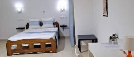 Double Room | Soundproofing, free WiFi, bed sheets, wheelchair access