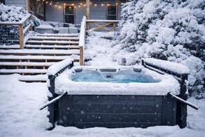 Tina de hidromasaje al aire libre