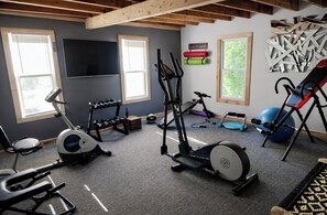 Fitness facility - Heated Swimming Pool/HotTub/Sauna/BBQ Grill/Gym/7bedrooms/3bathrooms (Tannersville)