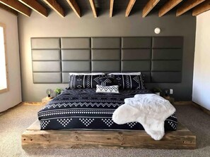 7 bedrooms, iron/ironing board, WiFi, bed sheets