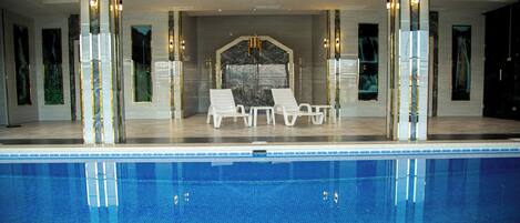 Piscine couverte, piscine extérieure (ouverte en saison)