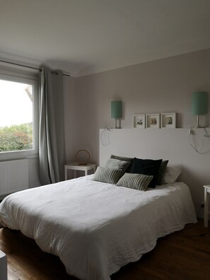 3 bedrooms, iron/ironing board, WiFi, bed sheets - Family house, 3 bedrooms, walking distance to the sea 400m from Plage des Godelins (BINIC ETABLES SUR MER (etables sur mer))