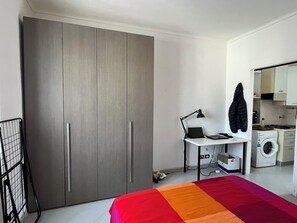 1 habitación, escritorio, tabla de planchar con plancha y wifi gratis 