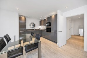 Dining - Lovely 2 Bedroom Apartment (Cambridge)