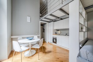 Dining - GuestHost - Amazing Milan Loft - 350 m far from Dateo Station (Milano)