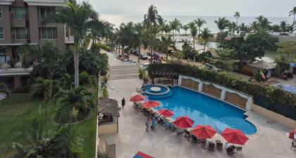 An amazing apartment on the beach with an incredible ocean view.