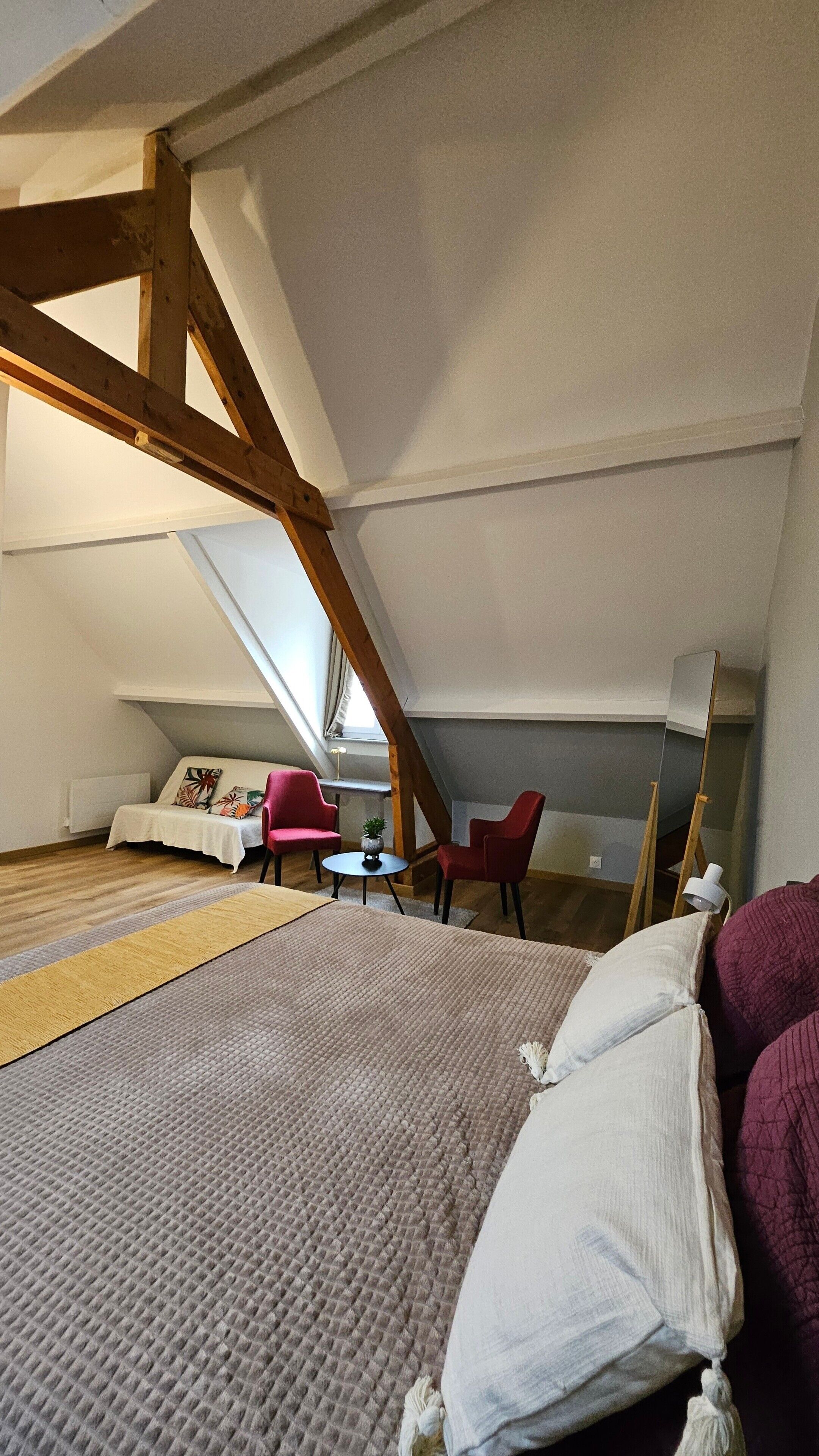 3 slaapkamers, een strijkplank/strijkijzer, wifi, beddengoed