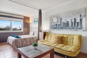 Iron/ironing board, WiFi, bed sheets - Apartment 'Studio On Maria Luisa Beach Wifi' with Shared Pool, Wi-Fi and Air Conditioning (Olhos de Água)