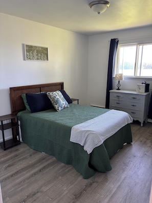3 bedrooms, WiFi, bed sheets - Carols- A Quiet Country Retreat in Chesaning (Chesaning)