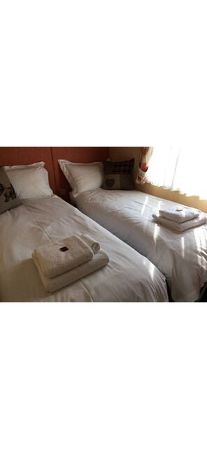 Iron/ironing board, WiFi, bed sheets