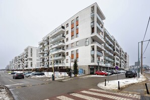 Exterior - Bemowo Two-Bedrooms Apt - 52m2, Parking, Loggia - by Rentujemy (Warszawa)