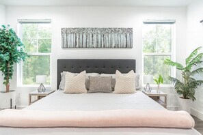 Tabla de planchar con plancha, wifi y ropa de cama 