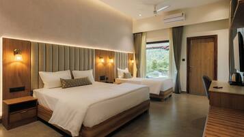 Superior-Dreibettzimmer, Balkon, Talblick