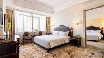 Familien-Vierbettzimmer | Laptopgeeigneter Arbeitsplatz, kostenloses WLAN