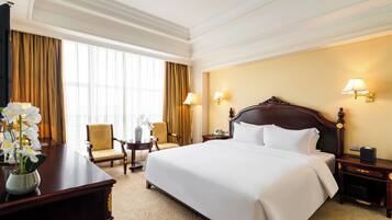 Quarto casal clássico | Espaço de trabalho para notebook, Wi-Fi de cortesia