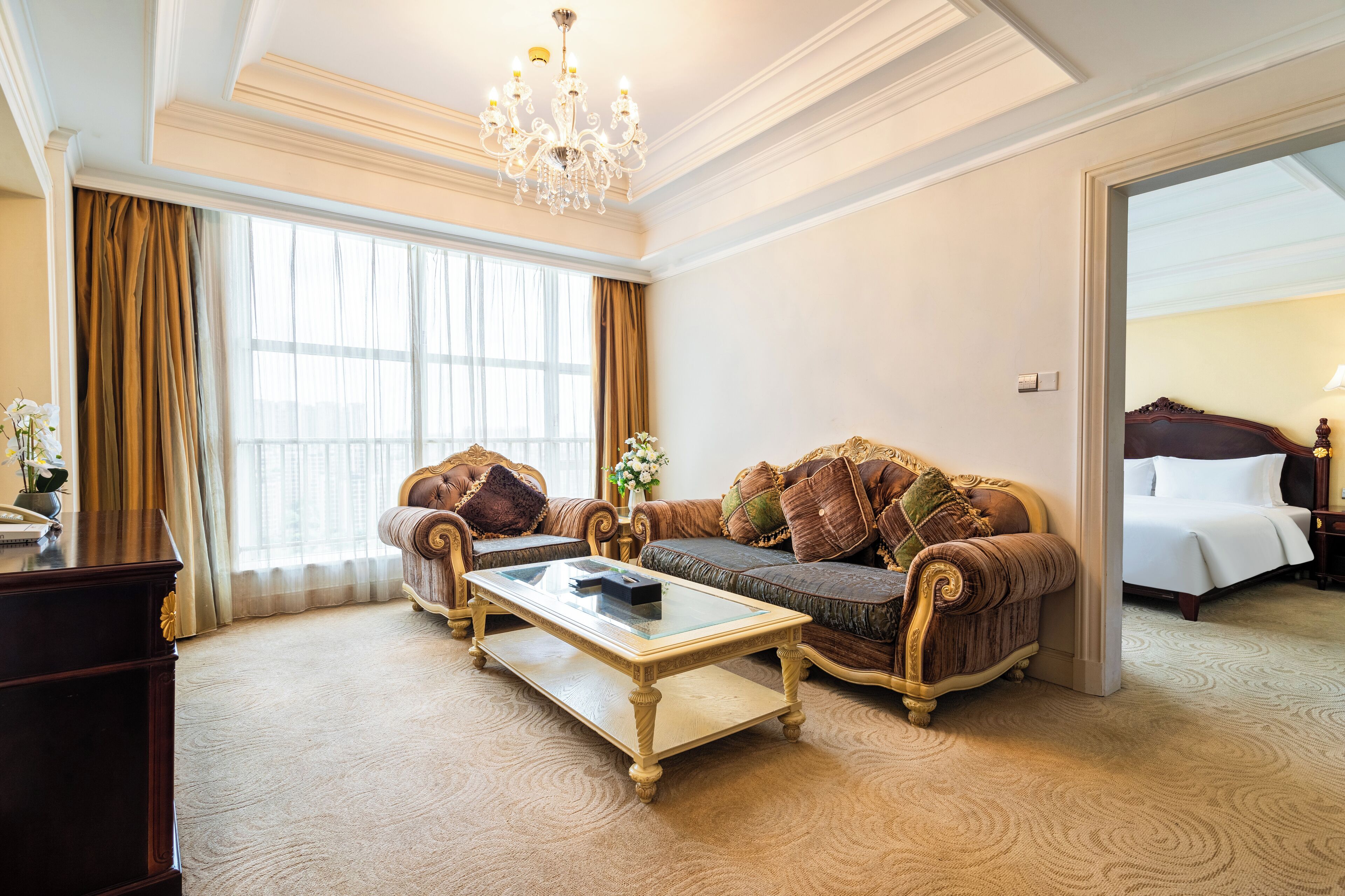 Luxury-Studiosuite | Laptopgeeigneter Arbeitsplatz, kostenloses WLAN