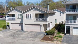 Exterior - Beach Getaway Near Indiana Dunes - Funky Miller Beach Townhome (Gary)