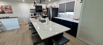 Spacious 4-bedroom house in wonderful Fairmont with AC
