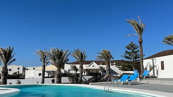 حمّام سباحة خارجي