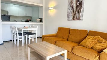 شقة عادية - منظر للحديقة | منطقة المعيشة