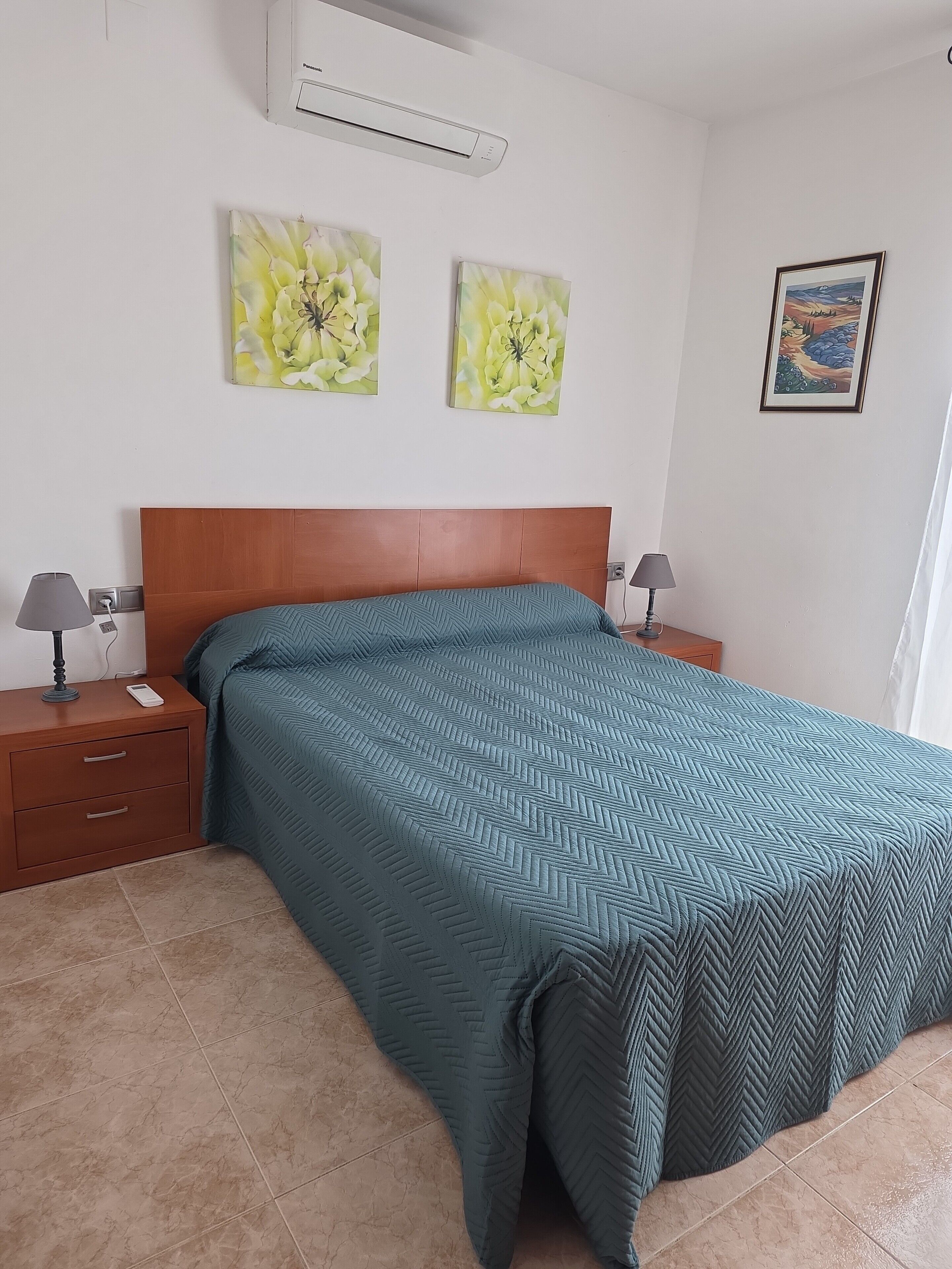 3 chambres, fer et planche à repasser, Wi-Fi, draps fournis
