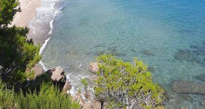 Air-conditioned seaside villa with private pool