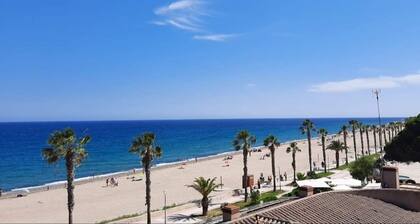 Air-conditioned seaside villa with private pool