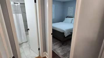 2 bedrooms, iron/ironing board, WiFi