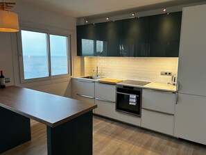 Fridge, microwave, oven, stovetop - Comfort with the best ocean view at the Marina Balcony (Benalmadena)