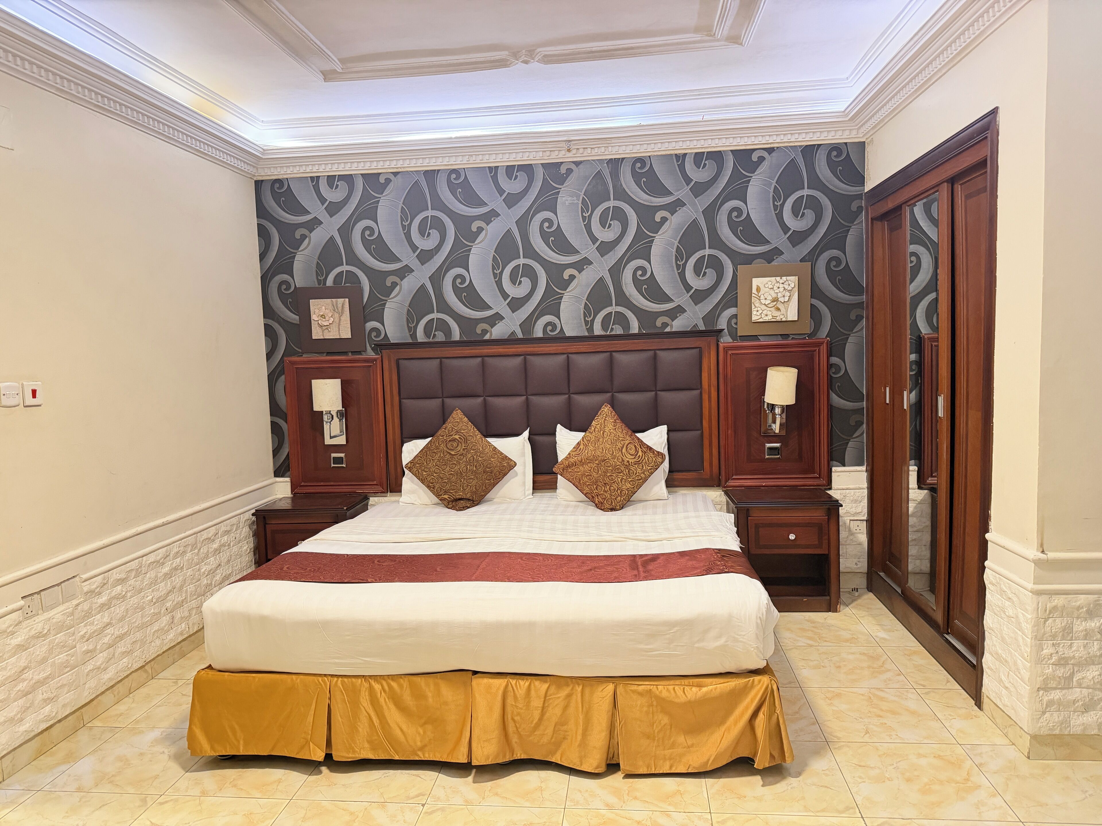 Planxa i posts de planxar i wifi gratuïta 