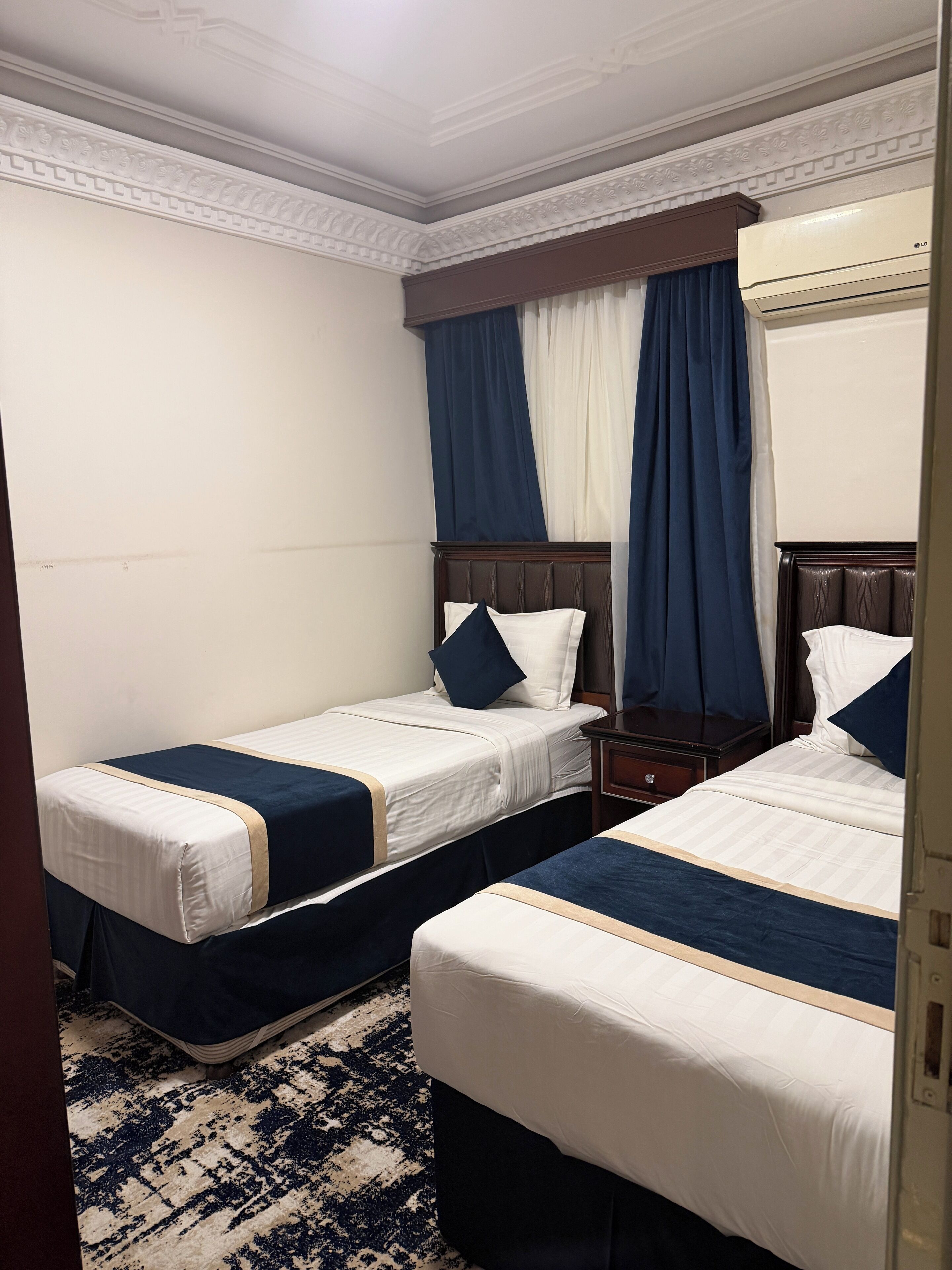 Deluxe Room, Multiple Beds, Private Bathroom