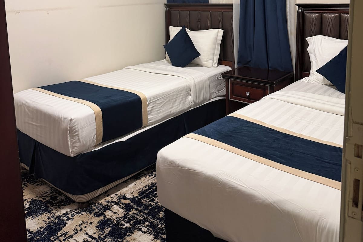 Deluxe Room, Multiple Beds, Private Bathroom