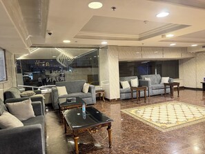Lobby - akarem aldiyafa alsalama (Al Quwaiiyah)