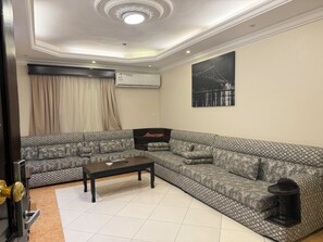 Living area - akarem aldiyafa alsalama (Al Quwaiiyah)