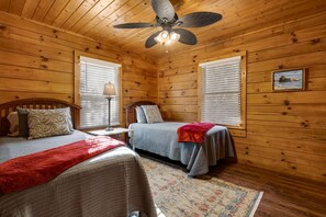 Iron/ironing board, WiFi, bed sheets - Sasquatch Hideout, 3-bedroom cabin in Maggie Valley, NC (Maggie Valley)