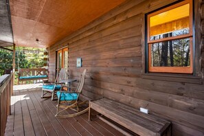 Terrace/patio - Sasquatch Hideout, 3-bedroom cabin in Maggie Valley, NC (Maggie Valley)