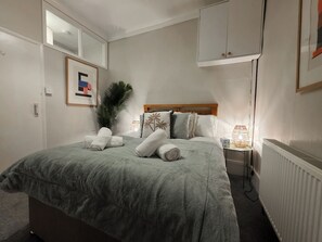 2 Schlafzimmer, Schreibtisch, Bügeleisen/Bügelbrett, kostenloses WLAN