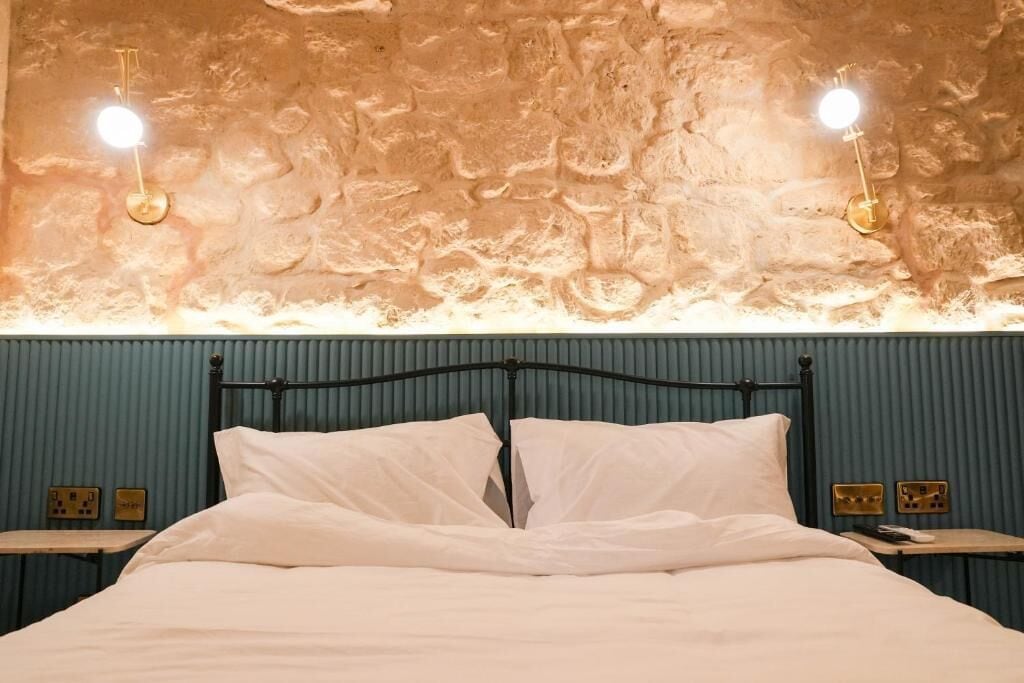 Quarto casal standard | Escrivaninha, espaço de trabalho para notebook