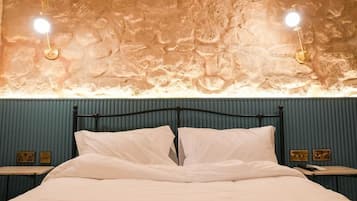 Quarto casal standard | Escrivaninha, espaço de trabalho para notebook