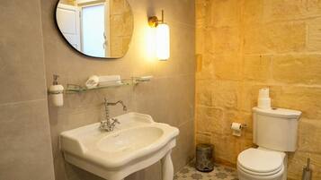 Standard-Doppelzimmer | Badezimmer