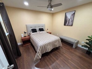 Room - Urban comfort with a playful touch. (Houston)