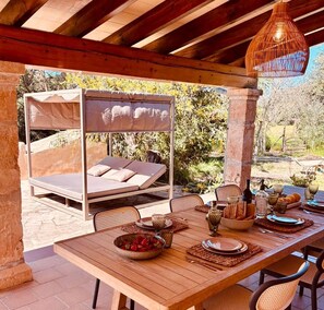 Outdoor dining - Country House Es Trenc (Campos)