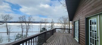 Heavenly Views on the Creek!