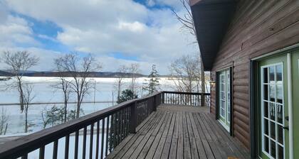 Heavenly Views on the Creek!