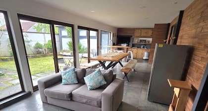 Spacious 6-bedroom house in wonderful Puerto Varas with AC