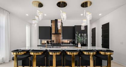 Luxury Living at Velvet & Vinyl - Rooftop - 6 Beds