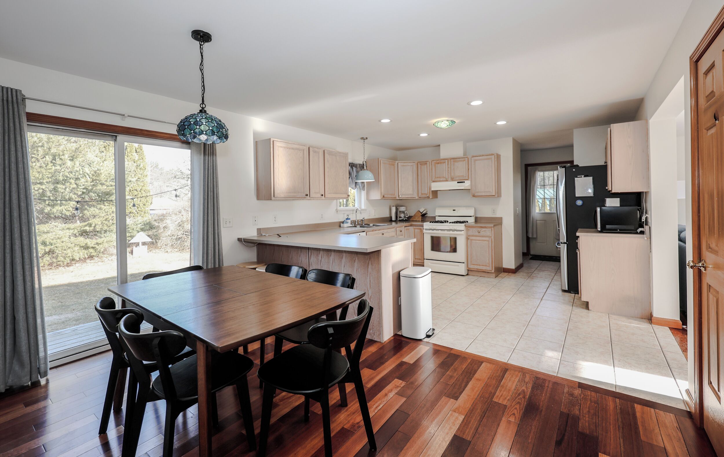 Micro-ondes, four, plaque de cuisson, lave-vaisselle